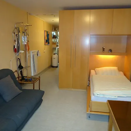 Gasthof Air Boardinghouse Tulip Stockum, Zu Fuß - 3 Minuten Zur Messe Düsseldorf