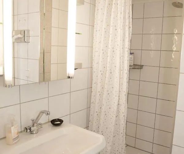 게스트하우스 Air Boardinghouse Tulip Stockum, Zu Fuss - 3 Minuten Zur Messe 3*