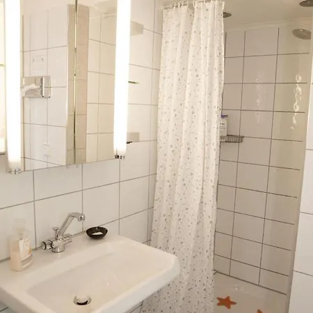 Guest house Air Boardinghouse Tulip Stockum, Zu Fuss - 3 Minuten Zur Messe 3*