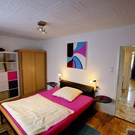 Air Boardinghouse Tulip Stockum, Zu Fuss - 3 Minuten Zur Messe Guest house Dusseldorf