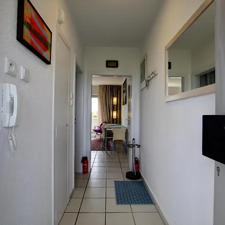 Air Boardinghouse Tulip Stockum, Zu Fuss - 3 Minuten Zur Messe בית הארחה